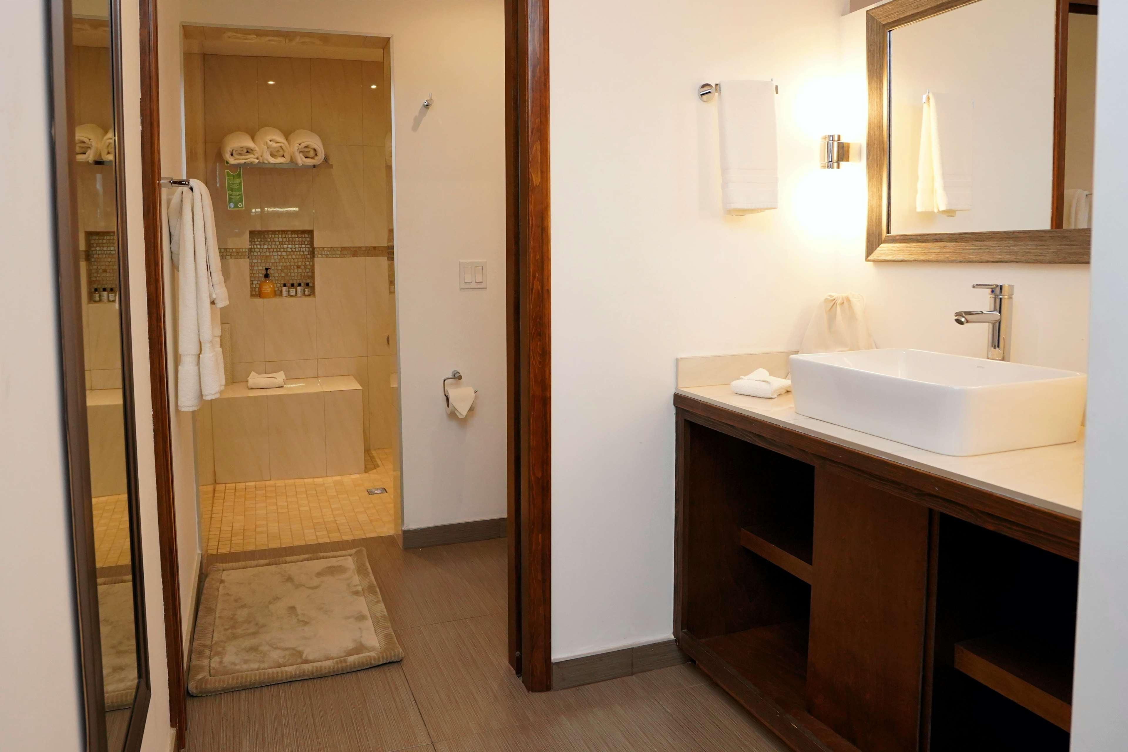 אנסנאדה Best Western El Cid מראה חיצוני תמונה